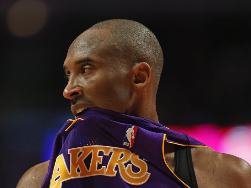 kobe bryant biting jersey